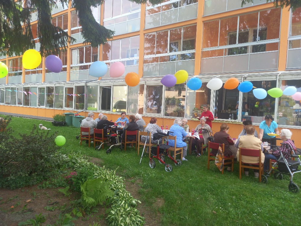 Zahájení léta Trávník